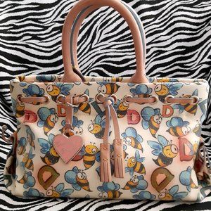 LIMITED & RARE DOONEY & BOURKE BEE TASSEL TOTE!